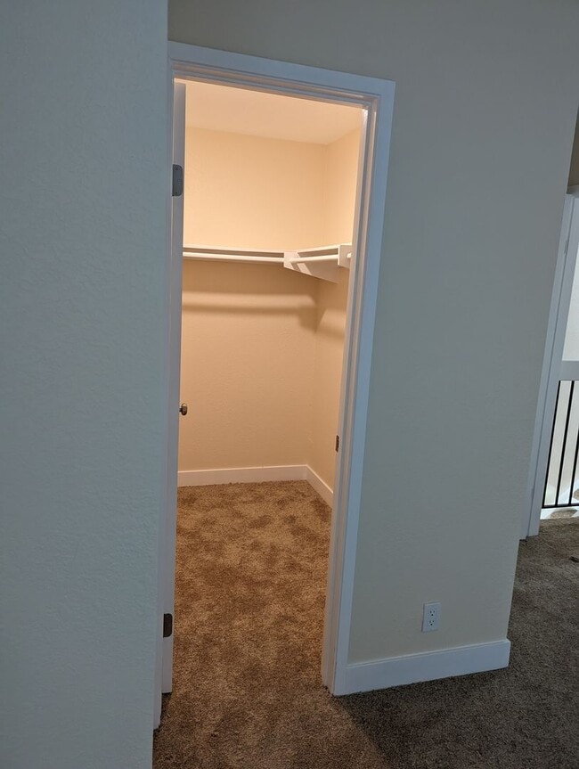 Building Photo - Upgraded 2 Story 2 Bed/1.5 Bath Condo