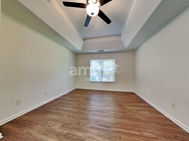 Building Photo - 9117 Hollow Ridge Ln