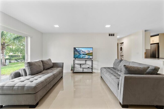 Building Photo - 11605 NW 29th Ct