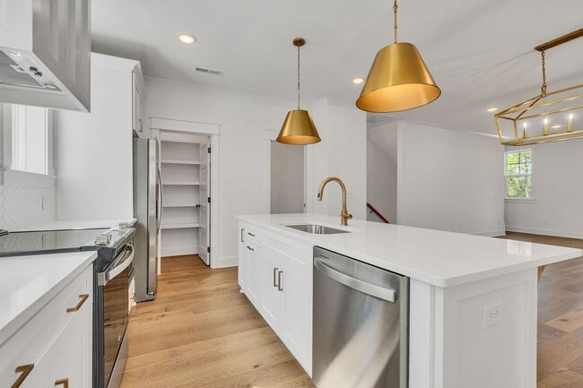 Building Photo - 2019 Maple Vw Ln