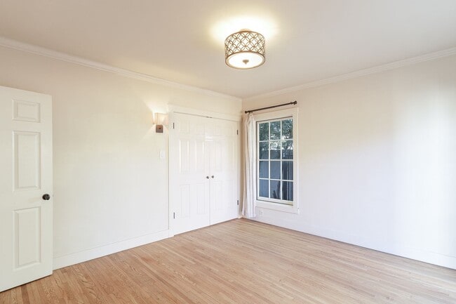 Building Photo - 3-Bed + 2-Bath Home | Midtown Ventura | Unfurnished