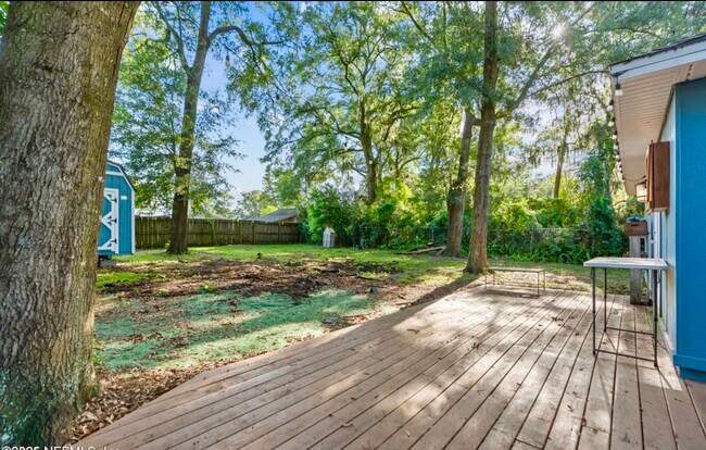Building Photo - 10621 Oak Crest Dr