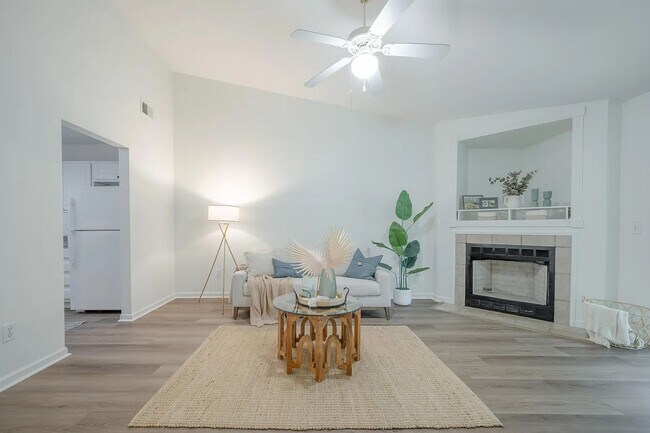 Building Photo - Available now. Great 2 BR/2 BA PARTIALLY FURNISHED Home in Meridian Place!