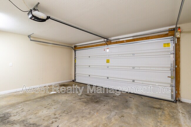 Building Photo - 624 Drakewood Rd