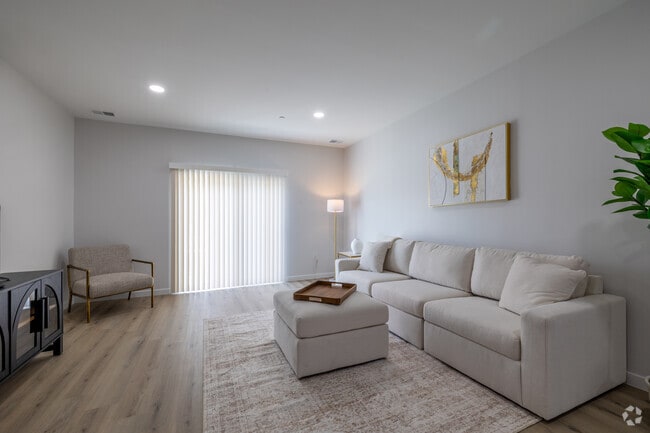 1BR, 1.5BA - 719SF - Living Room - Warren Valley Apartments