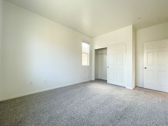 Building Photo - Two-Story 4-Bedroom Condo In Montclair's G...