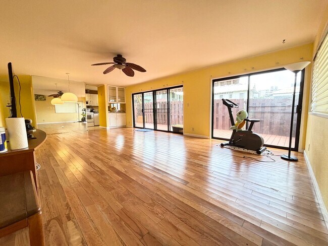Building Photo - 2 Bedroom 1.5 Bathroom 2 Parkings at Nuuanu Streamside Spacious Ground Floor Unit Available Now!