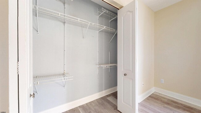 Building Photo - 450 Redwood Ave