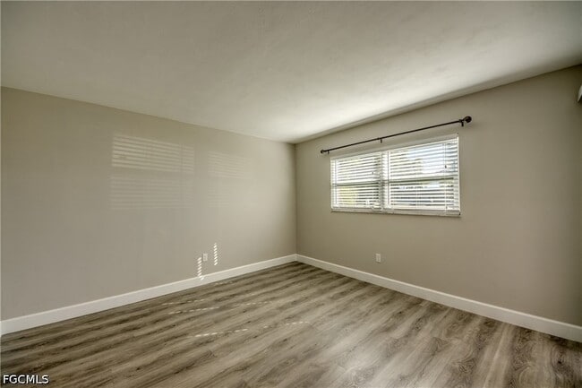 Building Photo - 2526 SE 16th Pl