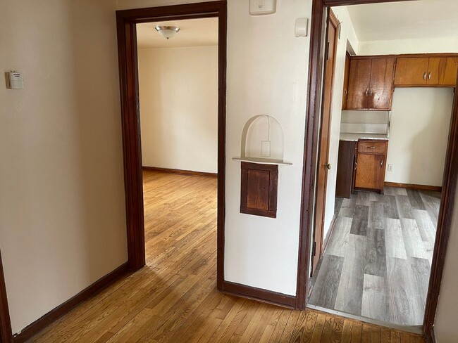 Building Photo - 2827 W Bobolink Ave