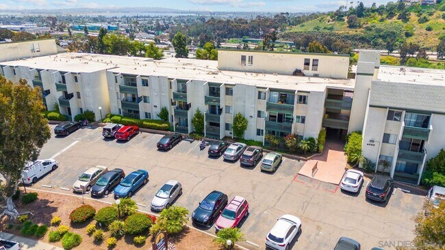 Building Photo - Perfectly located 2 bed, 2 bath condo in San Diego's Bay Ho area