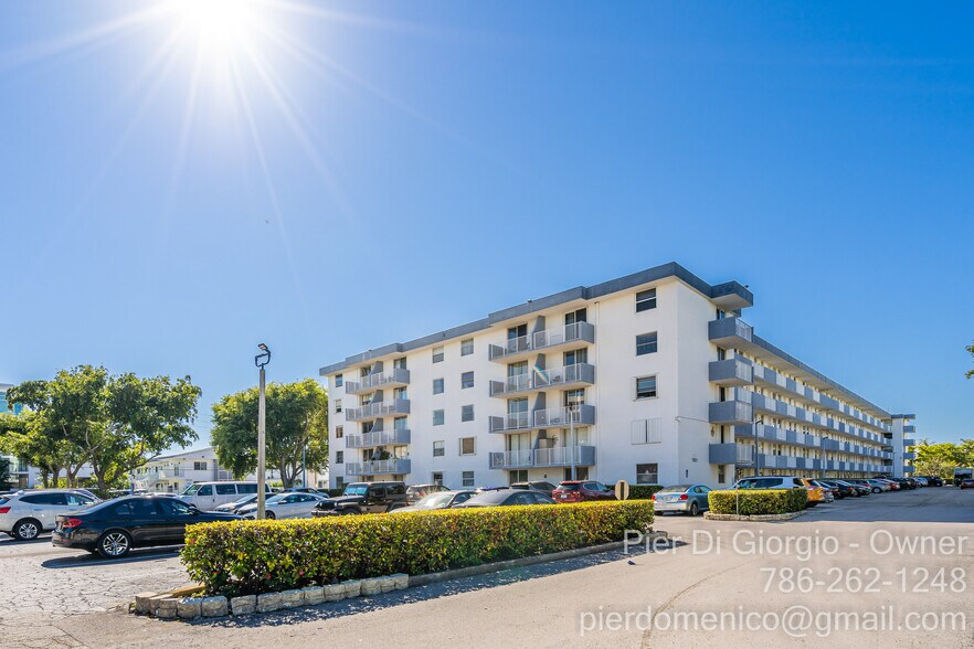 Primary Photo - 1801 S Treasure Dr