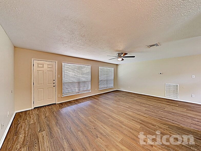 Building Photo - 2706 King James Ct