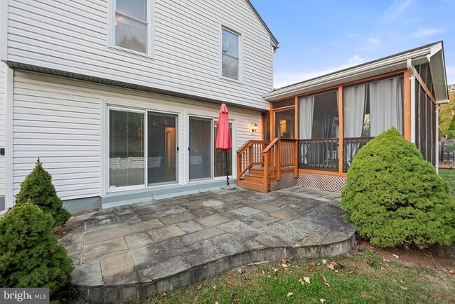 Building Photo - 14551 Lock Dr