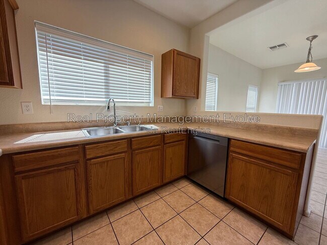 Building Photo - 9503 N 82nd Ln