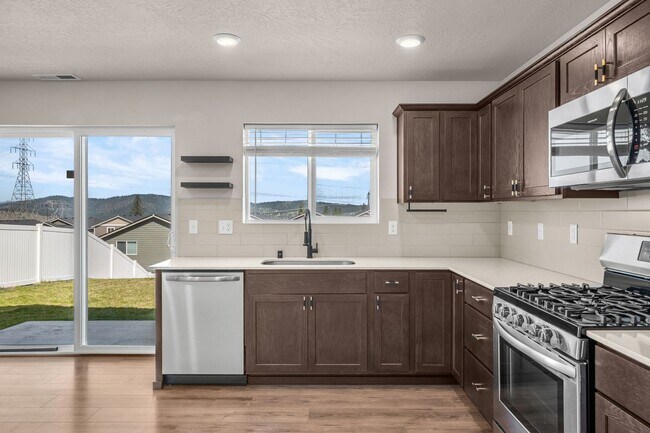 Building Photo - 2022-Like New-Construction 4BR/2.5BA, 1,700 sqft. NW Spokane