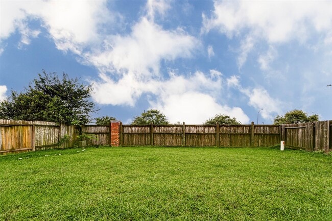 Building Photo - 7434 Jacobs Well Dr
