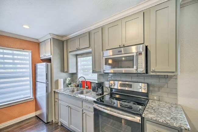 Building Photo - 2211 Blodgett St