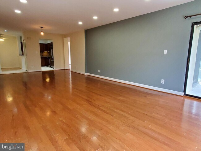 Building Photo - 6050 California Cir