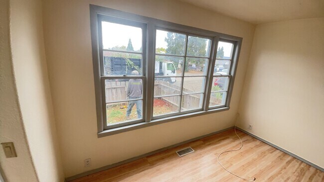 Building Photo - 577 NW T St