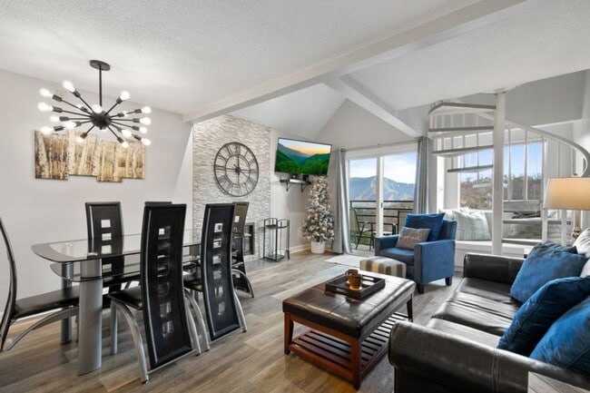 Building Photo - Modern Fully Furnished Home with Stunning ...