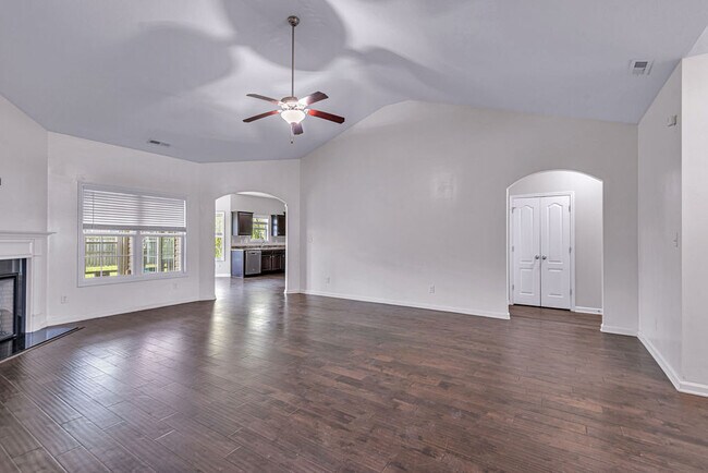 Building Photo - 402 Derrick Dr