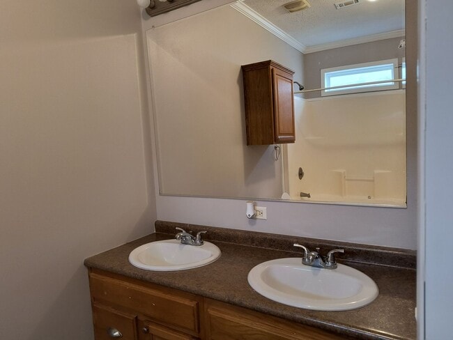 Building Photo - 3 bedroom 2 bathroom townhouse in Ocean Springs