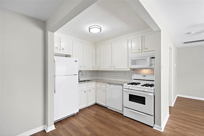 Building Photo - 234 W 27th St