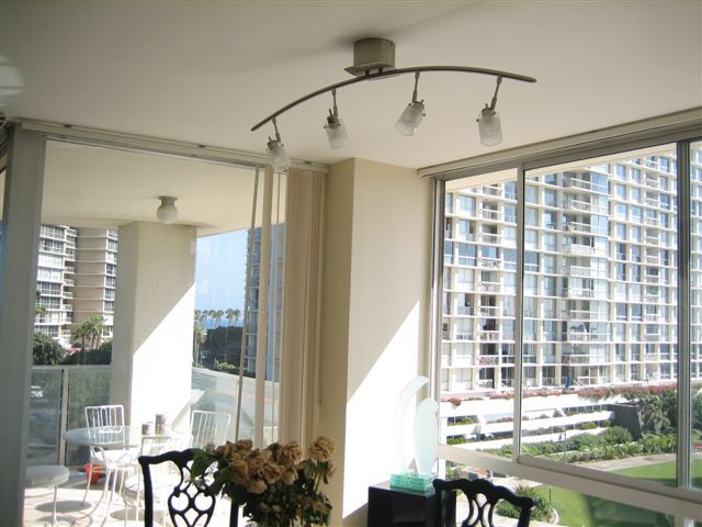 Building Photo - 1710 Avenida del Mundo