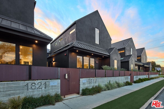 Building Photo - 1813 Penmar Ave