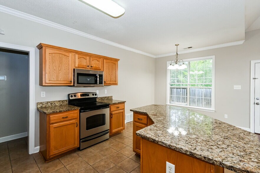 Building Photo - 8120 Woodson Dr