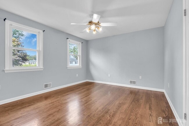 Building Photo - 1067 Riverton St