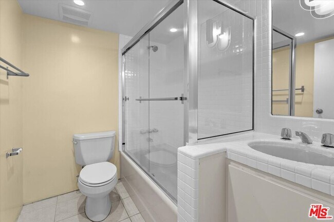 Building Photo - 4265 Marina City Dr