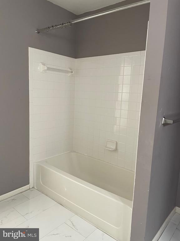 Building Photo - 30 Bridle Ct