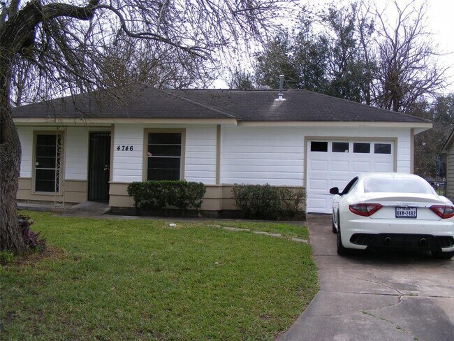 Primary Photo - 4746 Larkspur St