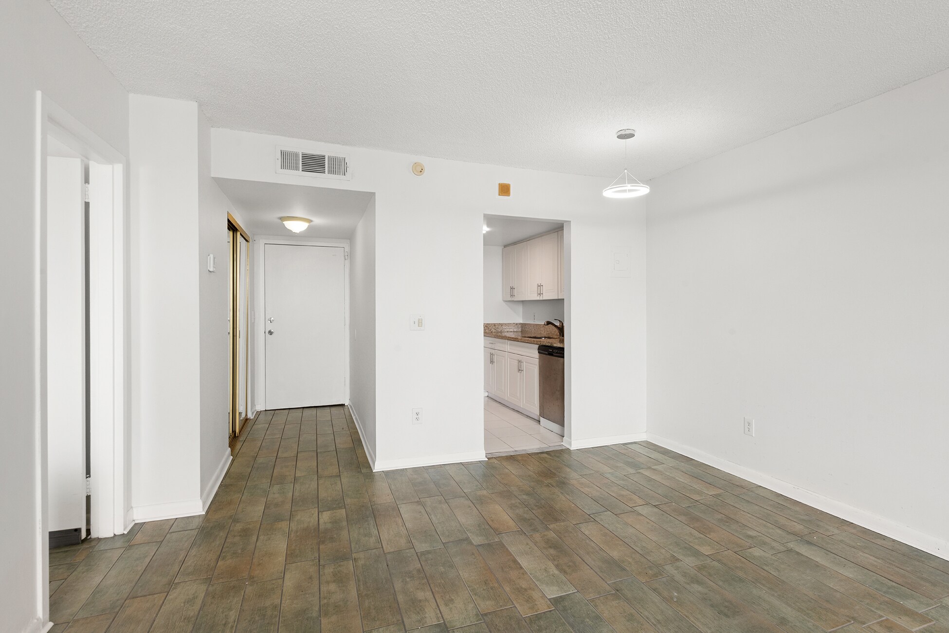Building Photo - 2350 NE 135th St