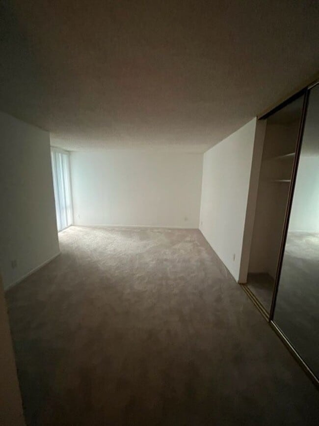 Building Photo - White Property