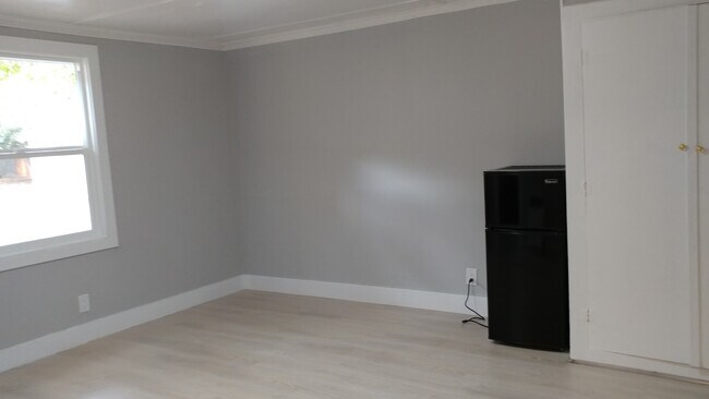 Building Photo - 1051 Boranda Ave