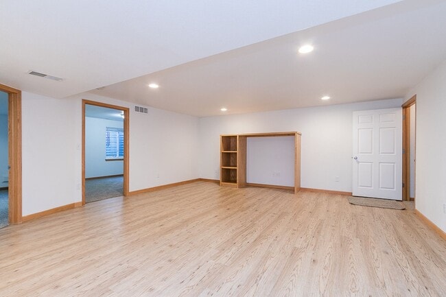 Building Photo - Wonderful ranch style brick home!