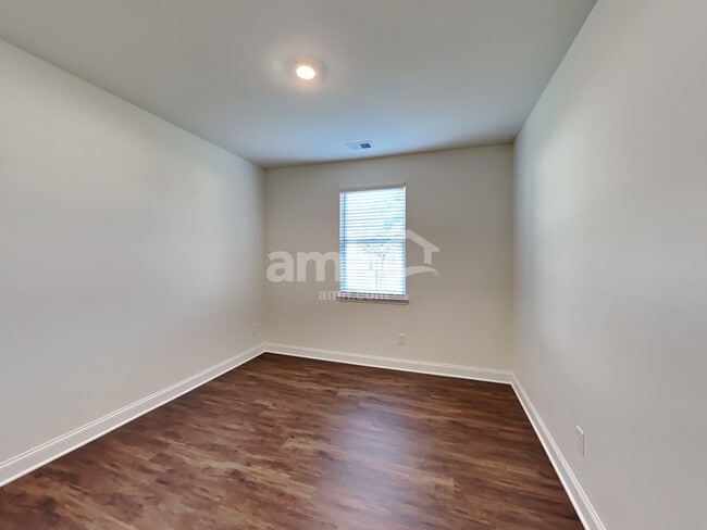 Building Photo - 788 Carnaby Ln
