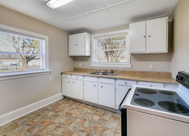 Building Photo - 2 BR 1 BA house for Rent