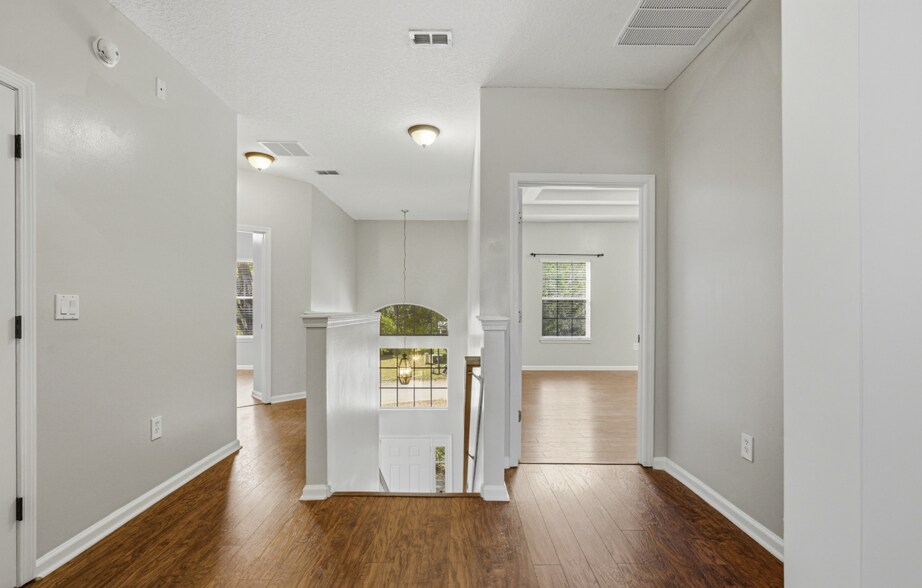 Building Photo - 1601 Majestic View Ln