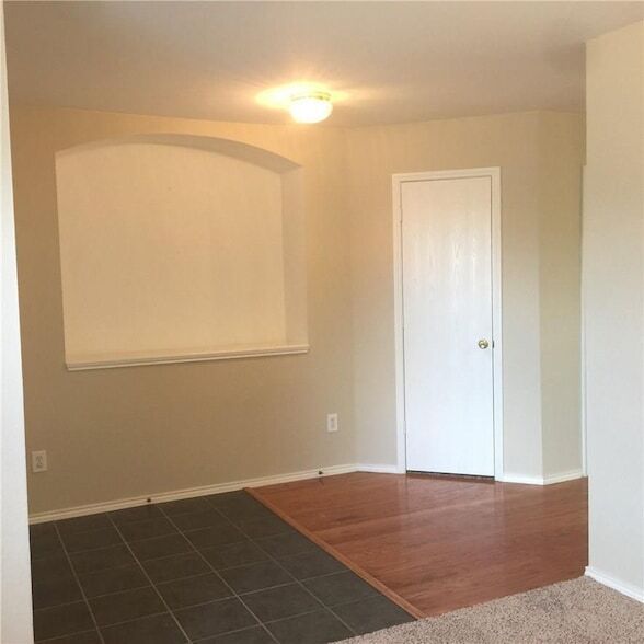 Building Photo - 9205 Lenox Dr