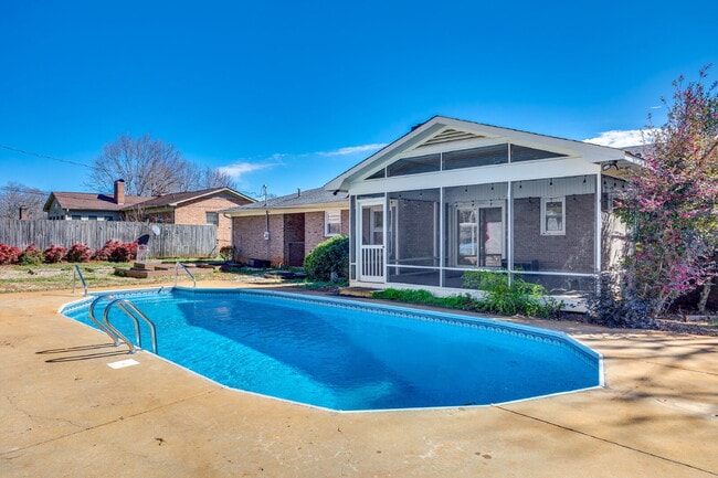 Building Photo - "Charming 3-Bedroom Home with pool in Rock Hill!"