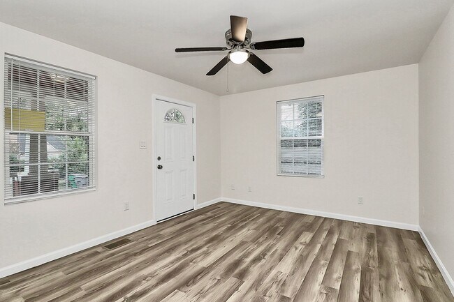 Building Photo - Rent Special on Affordable Duplex in Ender...