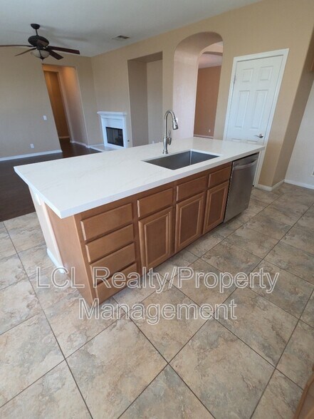 Building Photo - 27635 Whisperwood Dr