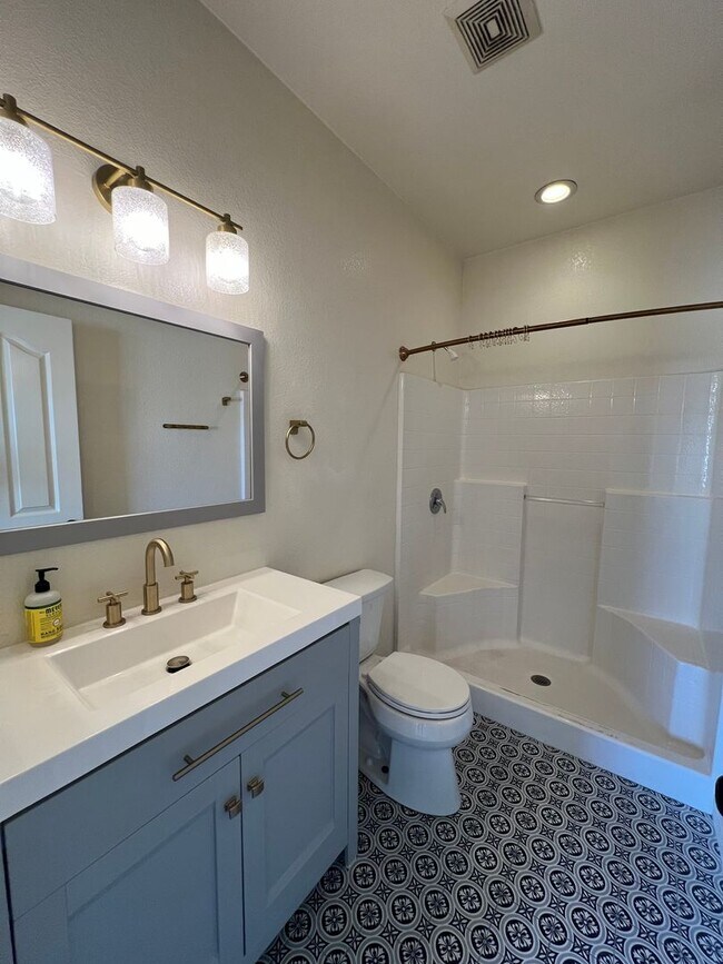 Building Photo - 3 BEDROOM HOME IN THE FOOTHILLS!