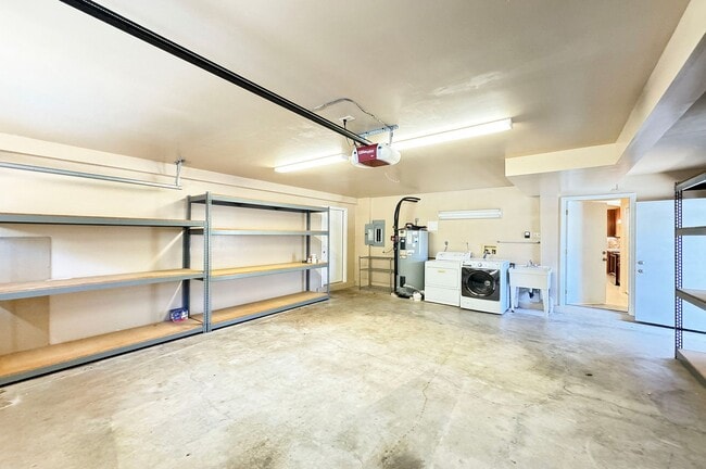 Building Photo - 1298 Lunalilo Home Rd