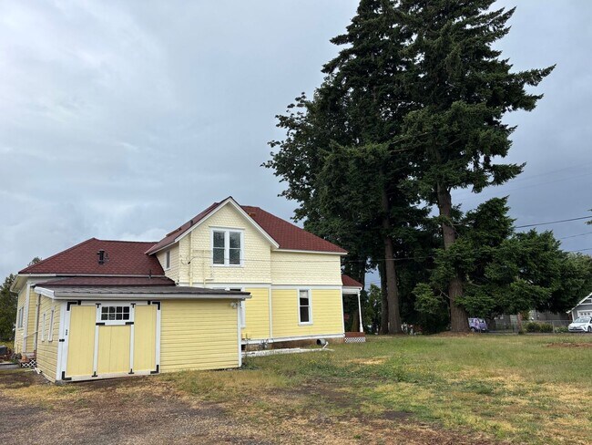 Building Photo - Charming Historic 4-bd Home for Rent – Ful...