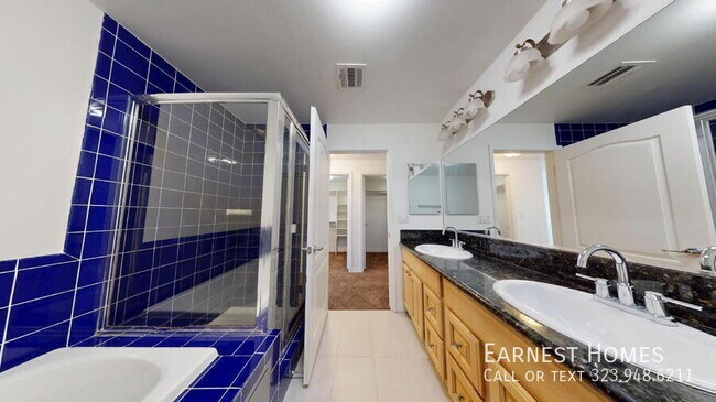 Building Photo - 11622 Oxnard St